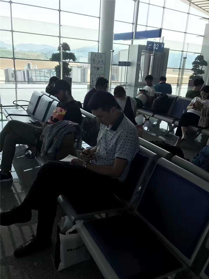 Which airport seat is good to use in airport(图1) airport seat