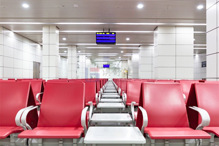 What will happen to long-term use of PU row chairs in outdoor public places?(图2) PU row chair