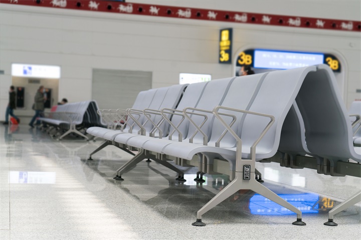 Humanized design of waiting chairs in bank lobby(图1) waiting chairs