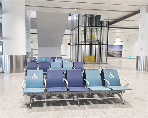 What principles should be followed when customizing airport chairs?